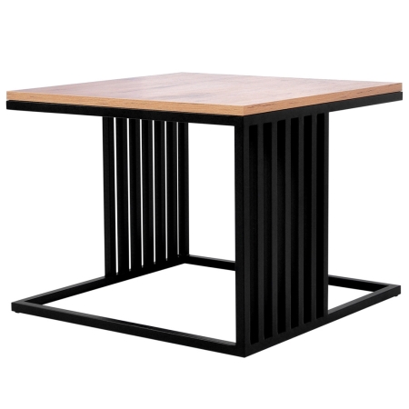 Verto II to minimalistyczny, ca³kowicie metalowy stolik, który wyró¿nia siê geometryczn¹, a¿urow¹ form¹. Idealny jako stolik kaw