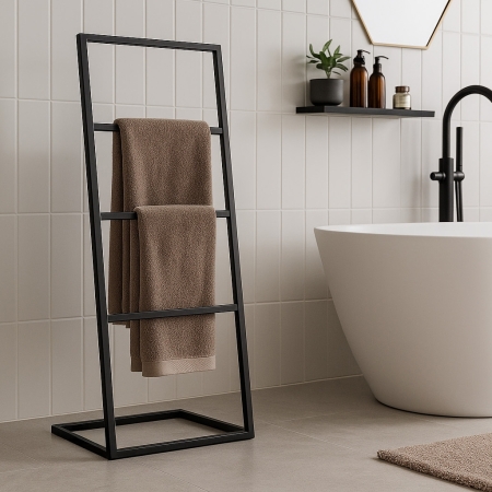 Wieszak ³azienkowy Quatro 4-ramienny  czarny metalowy stojak na rêczniki. Wolnostoj¹cy, stabilny wieszak do ³azienki. Styl nowo