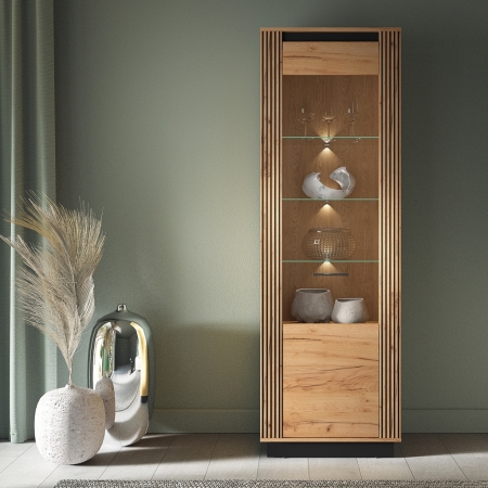 Witryna AMBER 04 – przeszklona witryna z półkami